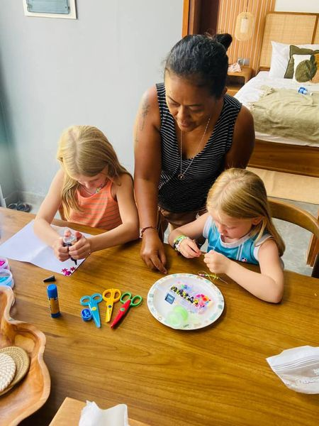 Two childrens and 1 nanny